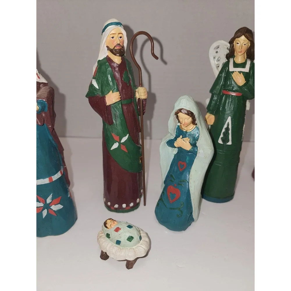 Kirkland Carved Resin 7 piece hand‎ painted Nativity set